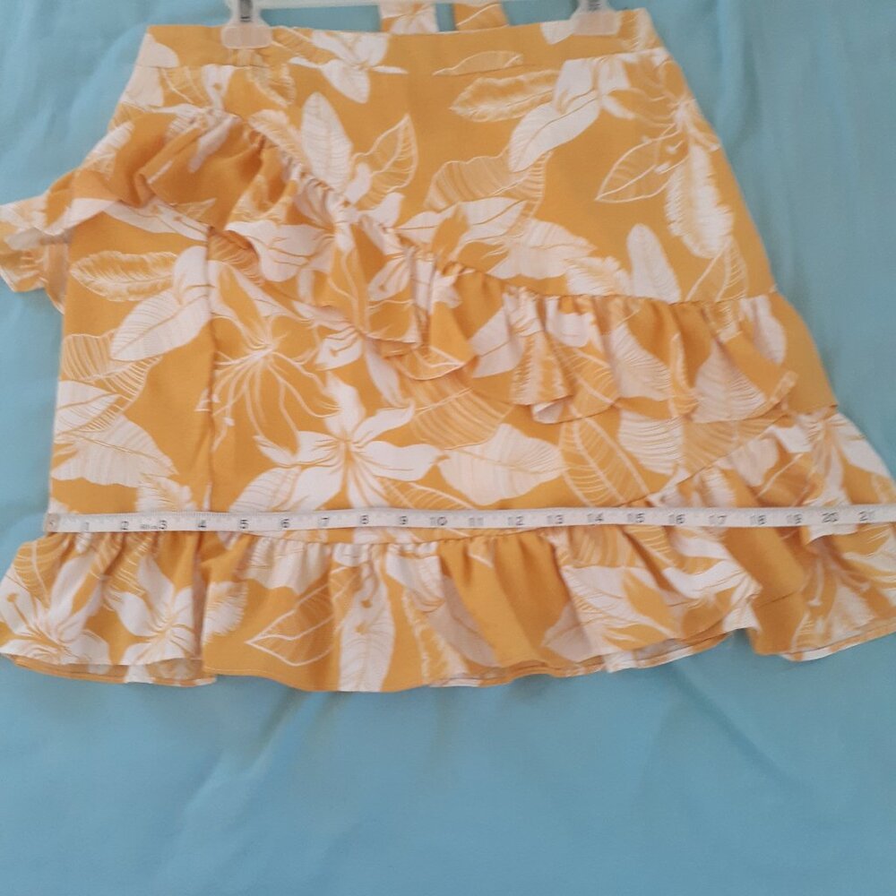 In Style Chic Woman skirt and top yellow color - Picture 8 of 11